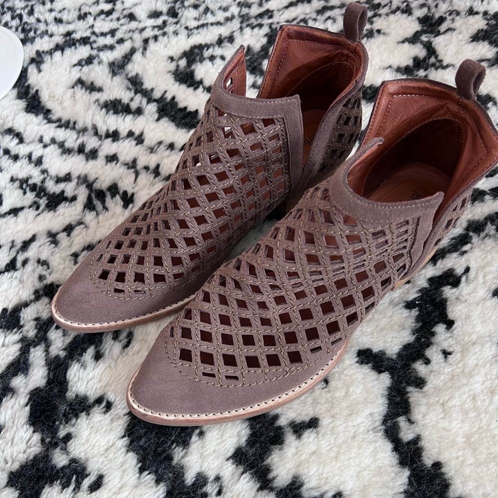 Jeffrey Campbell taggart suede booties size 9